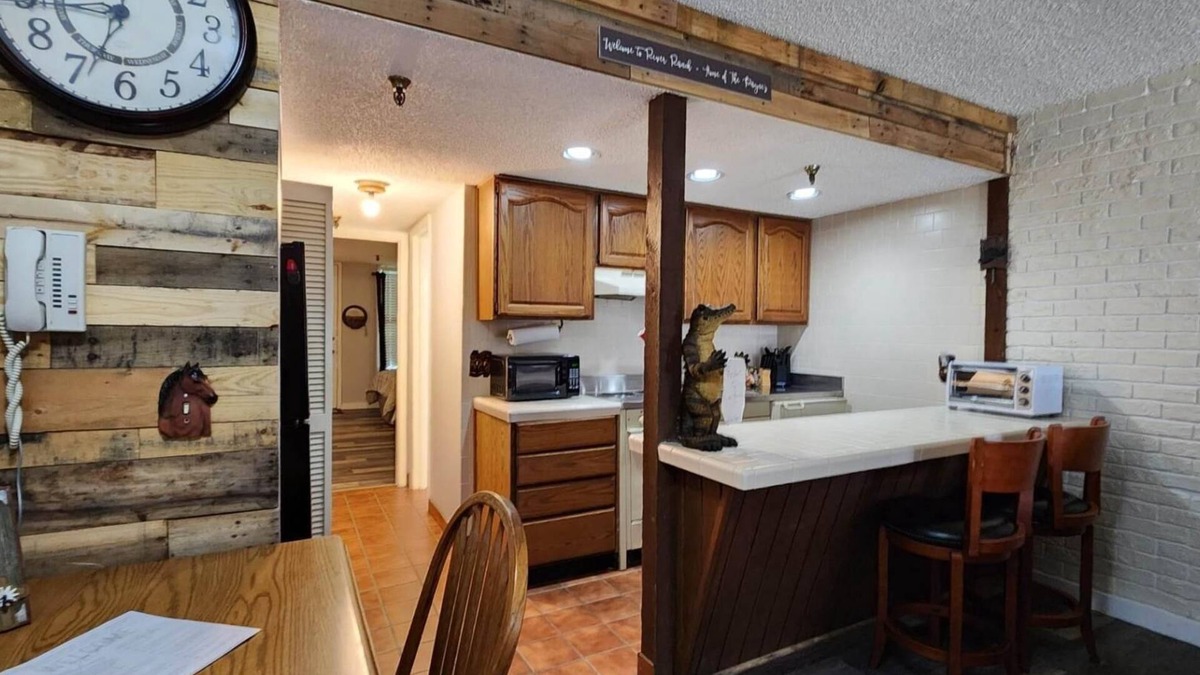 River Ranch Condo | Rustic Country Living at River Ranch Sleeps 6! 102