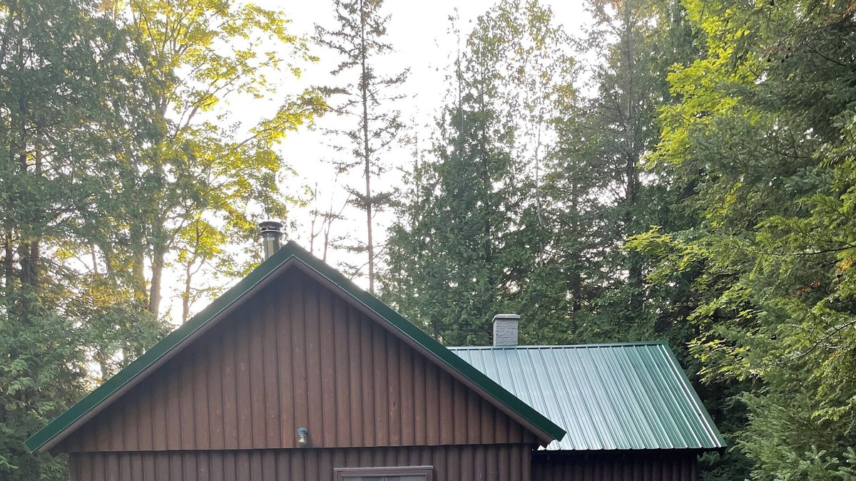 Mio Cabin | Rustic cozy cabin, close to trails and Amish shopping.
