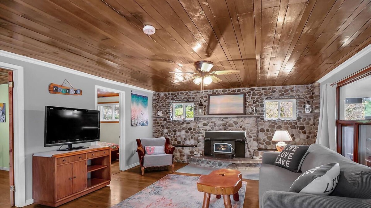 Port Franks Cottage | Rustic & Cozy Cottage - Just a 4 Min. Drive to the Beach!