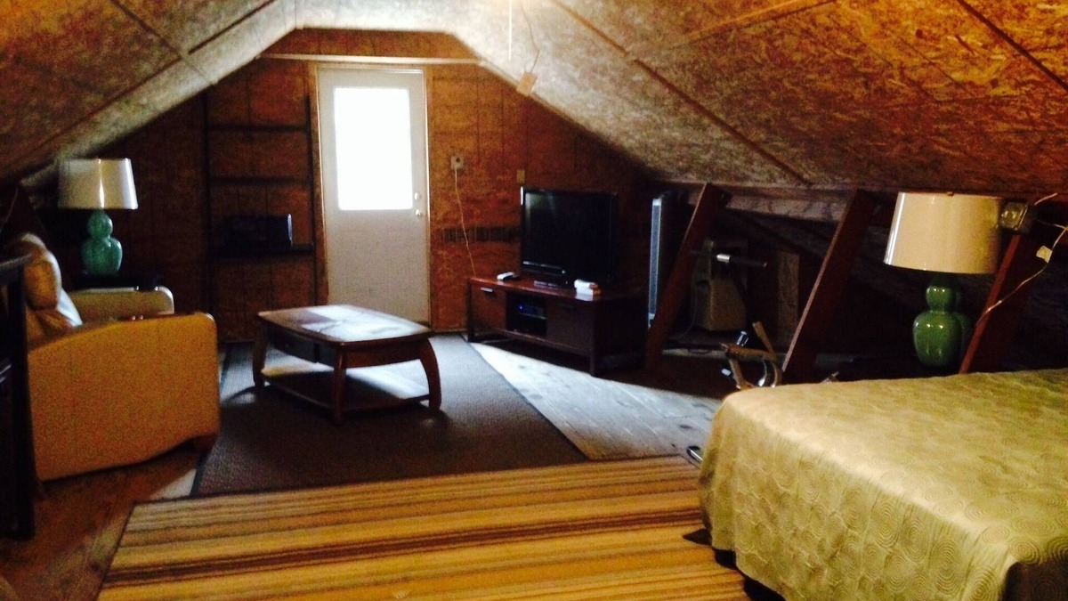 Pleasant Hill Apartment | Rustic Cozy Loft Cabin