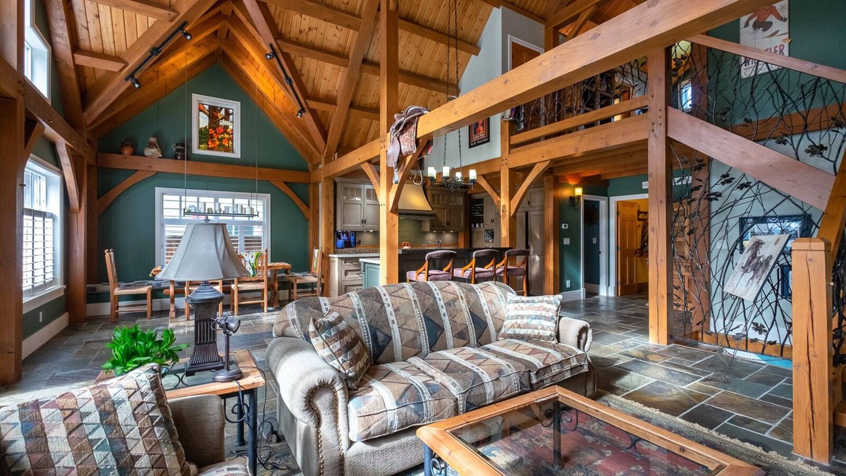 Cultus Lake Cabin | Rustic Cultus Lake Cabin House w/BBQ, Ping Pong Table & Gym Equipment