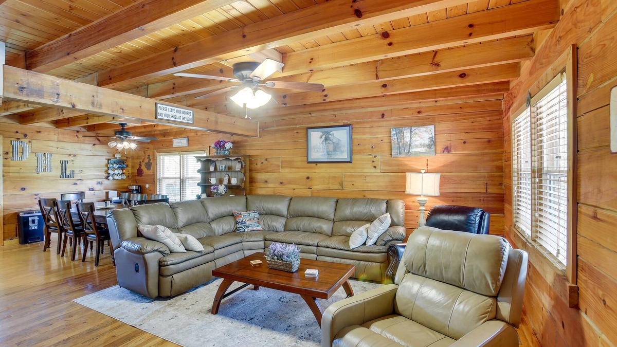 Celina Cabin | Rustic Dale Hollow Lake Cabin - Private Hot Tub!