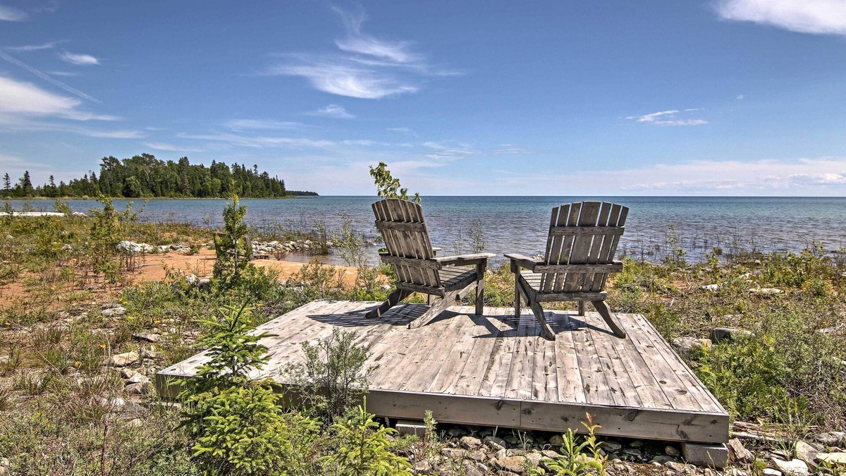 De Tour Village Cabin | Rustic De Tour Village Cabin w/Deck on Lake Huron