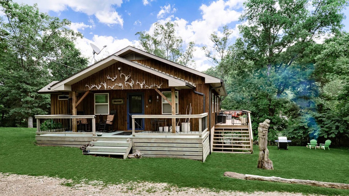Eureka Springs Cabin | Rustic dog-friendly lakefront cabin with central AC, hot tub & washer/dryer