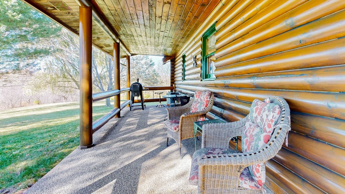 Buffalo Prairie Cabin | Rustic dog-friendly cabin with fireplace, open layout, grill, W/D, & firepit