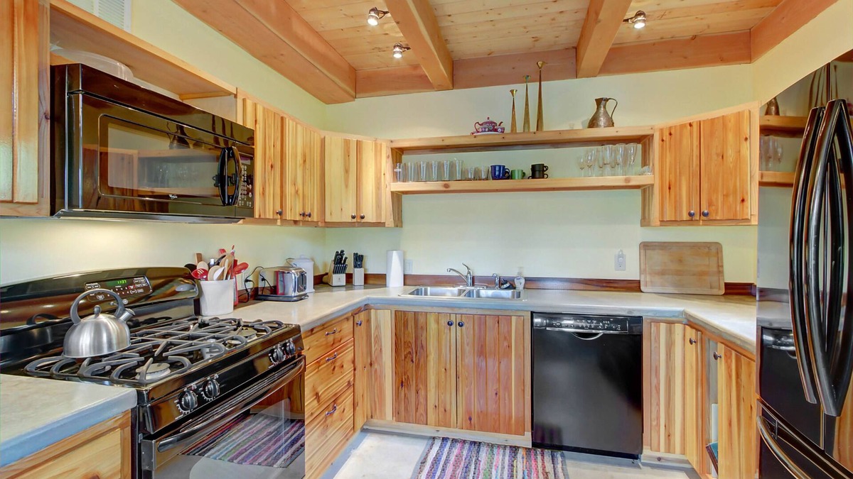Sagle Cabin | Rustic, dog-friendly cabin with wood-burning stove, lake & mountain views