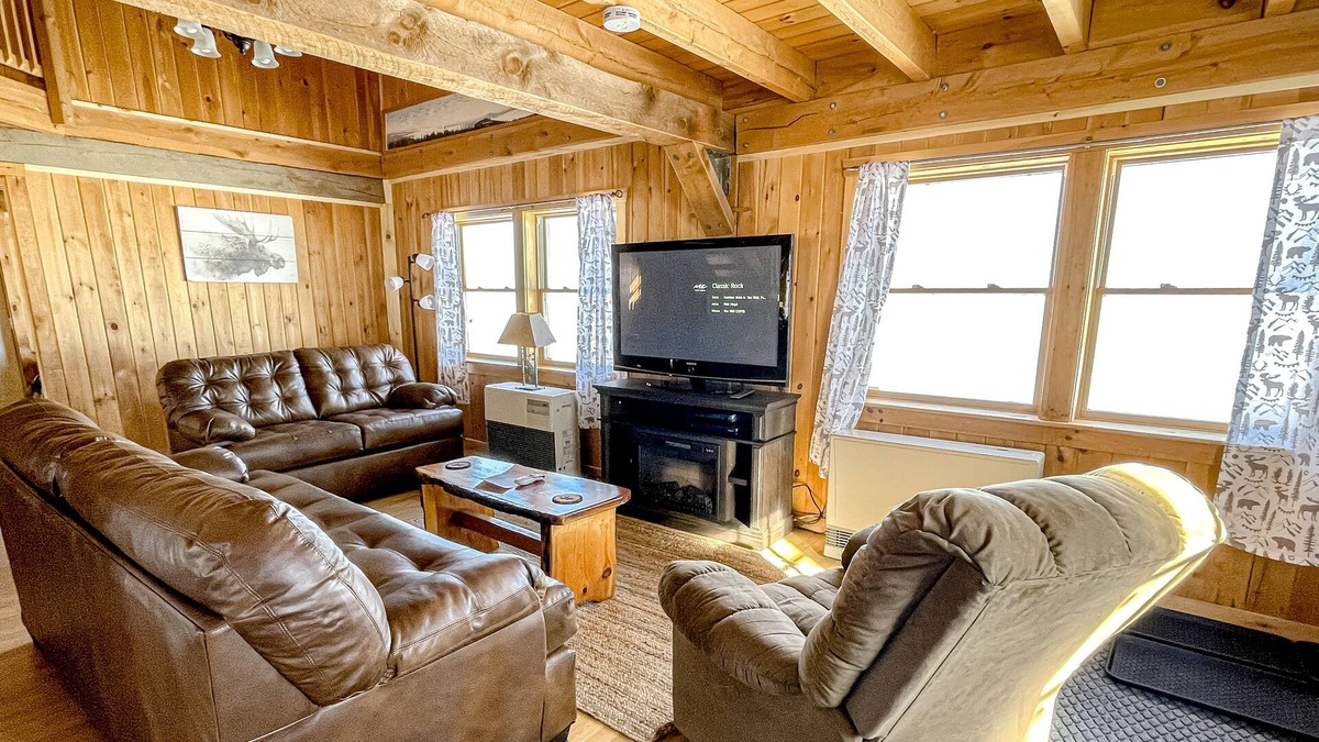 Rockwood Cabin | Rustic dog-friendly lakefront home with private beach, lake views, firepit, AC
