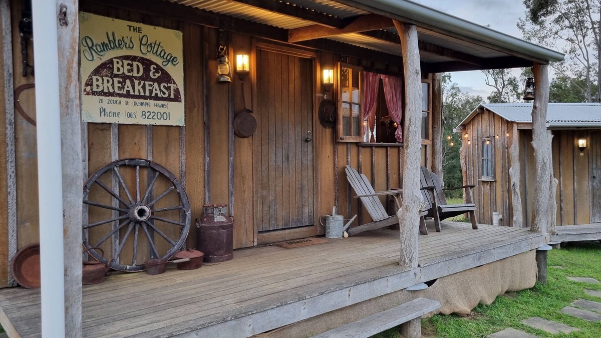 Innisplain Cabin | Rustic Early Settlers Cottage with incredible views