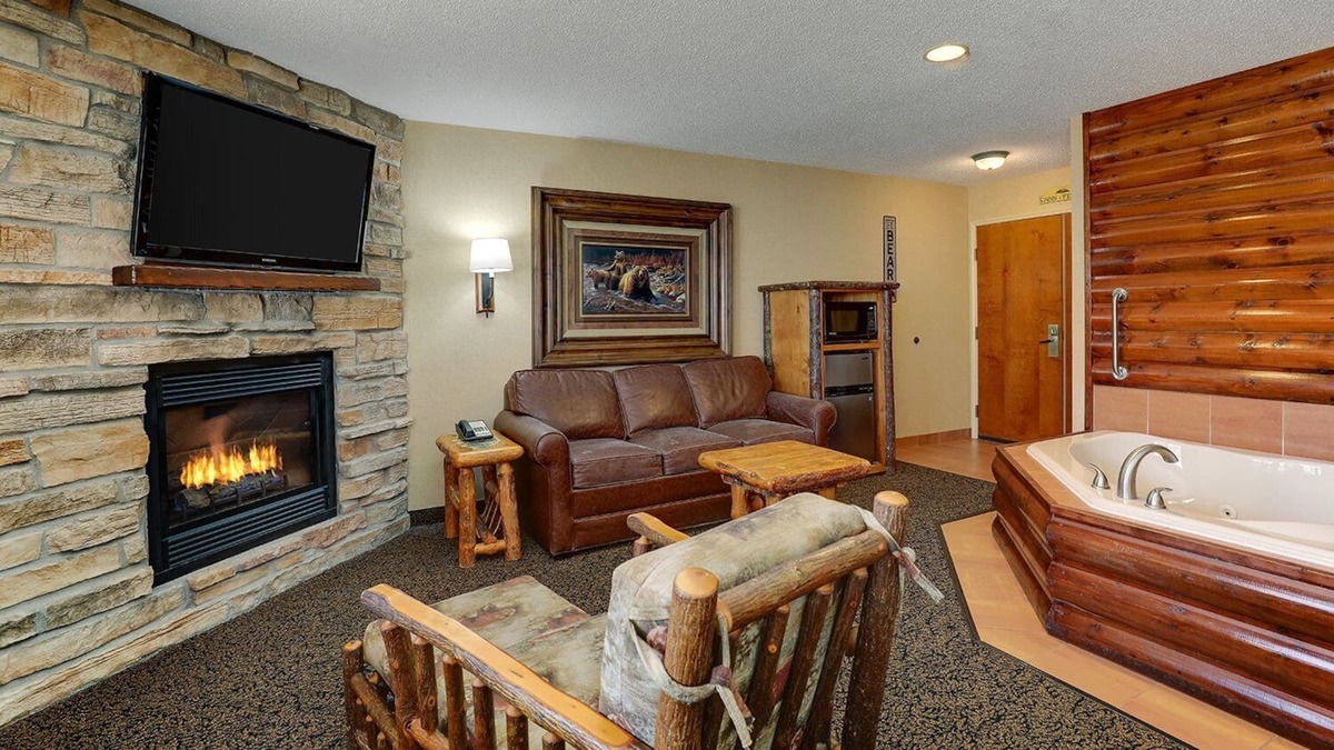 Galena Hotel | Rustic Elegance in Galena: Indoor Pool & Scenic Views | 2 Units