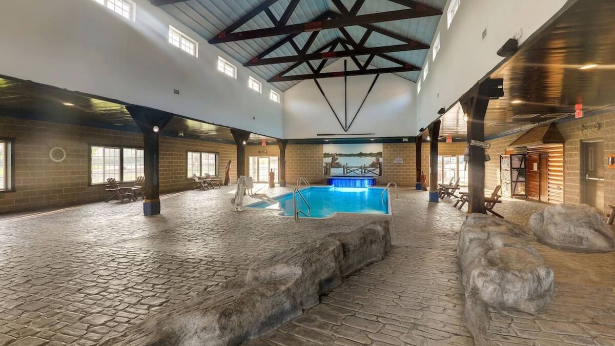 Peoria Hotel | Rustic Elegance Meets Modern Comfort Near IL River Valley | 2 Units