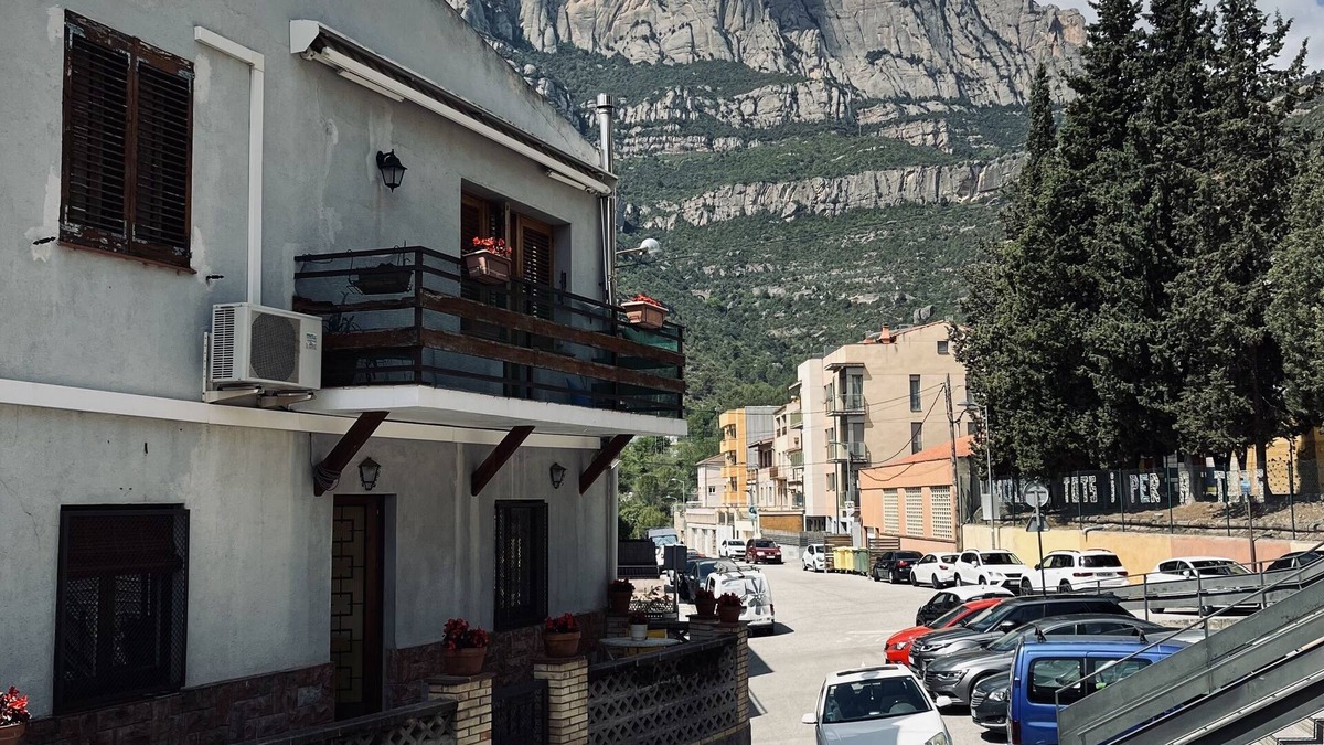 Monistrol de Montserrat Apartment | Rustic, spacious apartment next to the Montserrat mountain