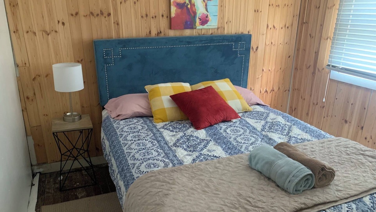 Shawanese Cabin | Rustic Family Cabin Kayaks Hot Tub Colleges 2-bedroom cabin Harveys Lake AC