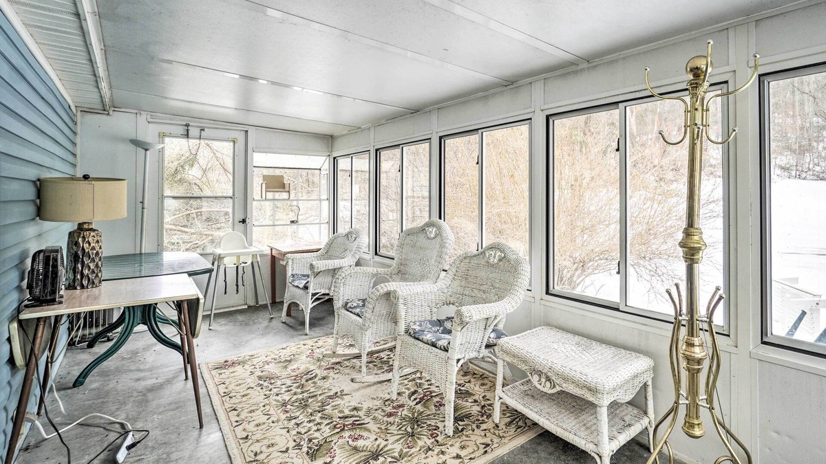 Sugar Grove Cottage | Rustic Family Home + Acreage ~ 20 Mi Hocking Hills