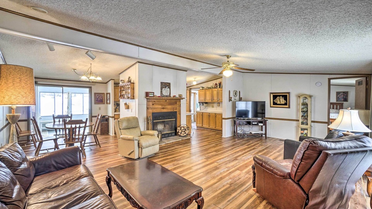 Sugar Grove House | Rustic Family Home + Acreage ~ 20 Mi Hocking Hills