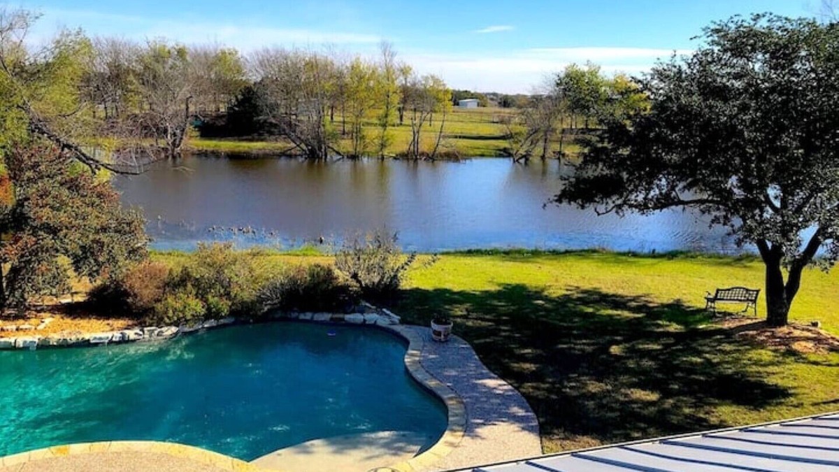 Elmo House | Rustic-Farmhouse Estate (6 Acres, Pool & Private Pond)