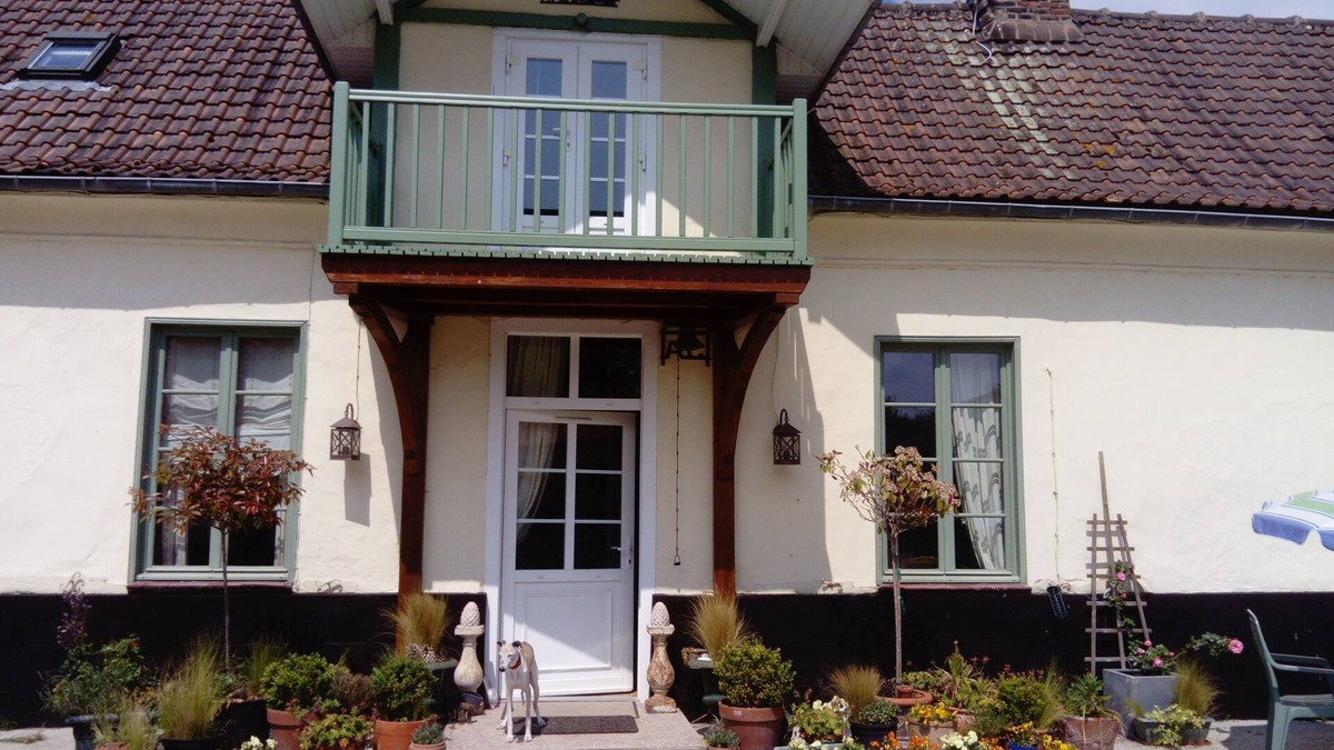 Buire-le-Sec House | Rustic farmhouse in the center of the village.