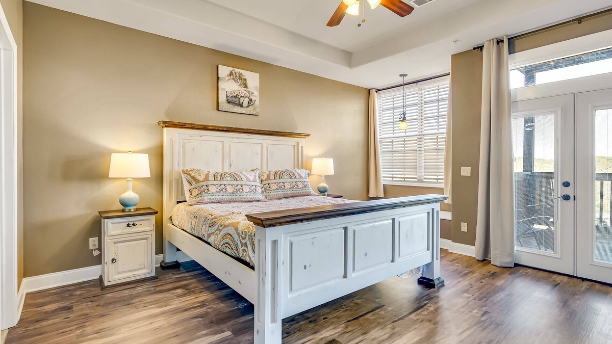 Indian Point Condo | Rustic Fields-WALK IN, Lake views, Sleeps 9, Pools, next to Silver Dollar City