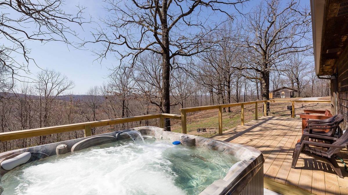Mountainburg Cabin | Rustic Fox Den Cabin with a Hot Tub