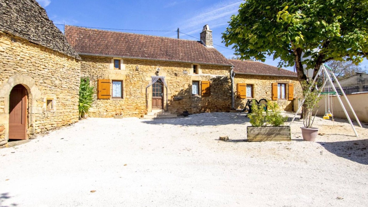 Marcillac-Saint-Quentin Cottage | Rustic stone house with garden and fireplace near Sarlat