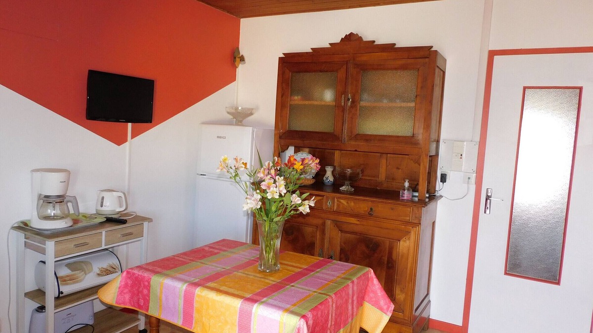 Saint-Julien-des-Landes Cottage | Rustic cottage with games room and animals in the countryside