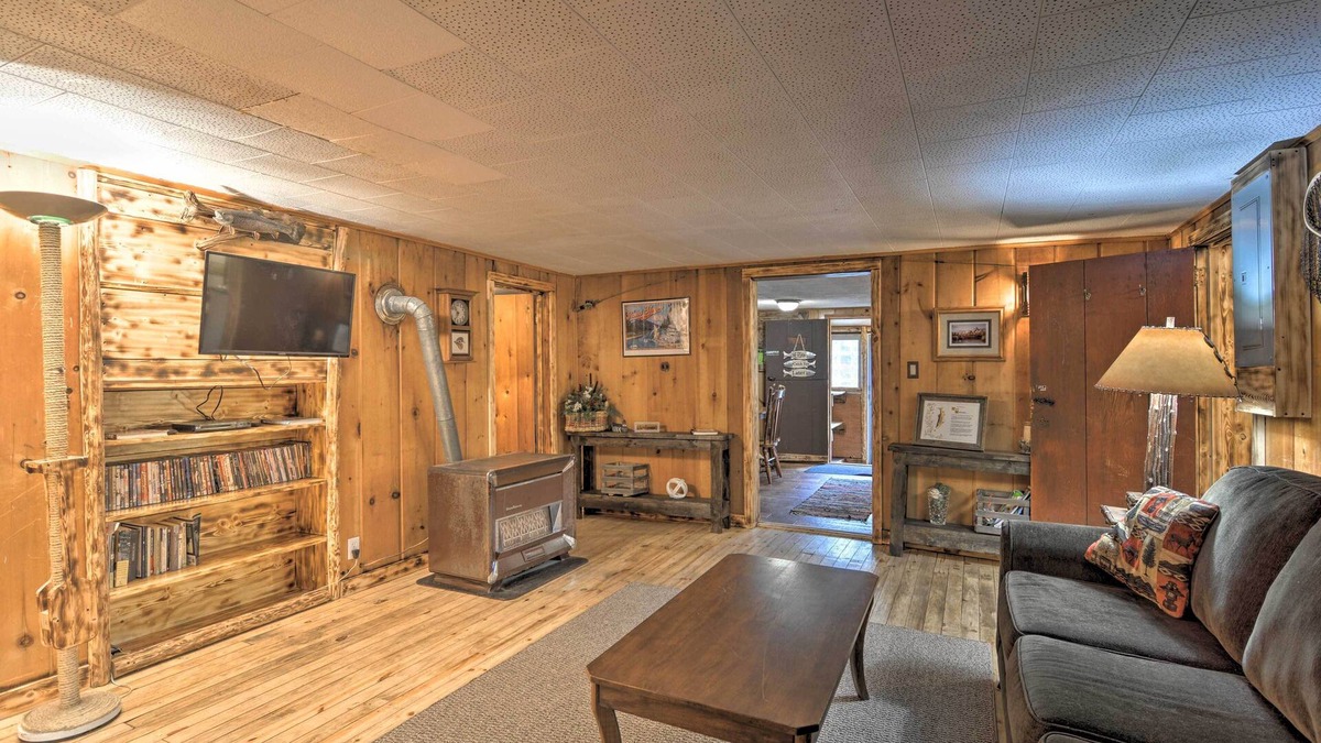 Frederic Cabin | Rustic Frederic Cabin Near Cross-Country Skiing!