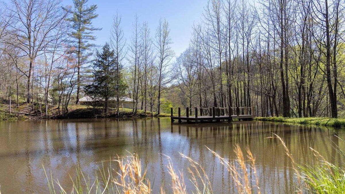 Campbellsville House | Rustic Getaway on Knob Creek