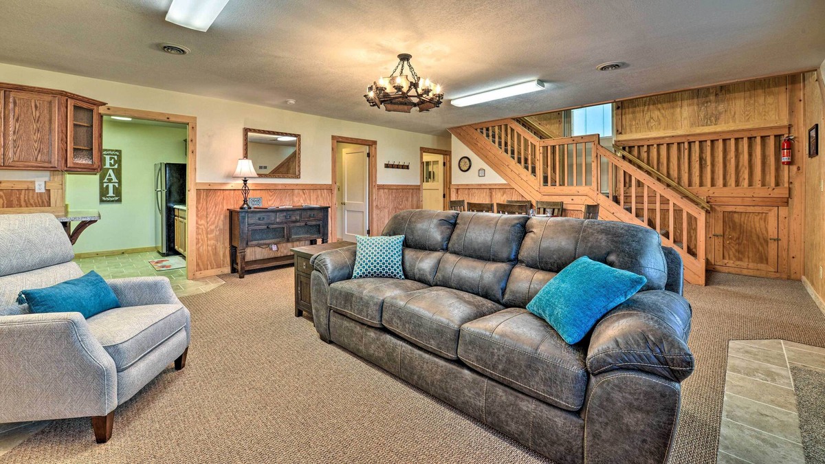 Rural Retreat House | Rustic Getaway w/ Indoor Pool, Fire Pit & Backyard