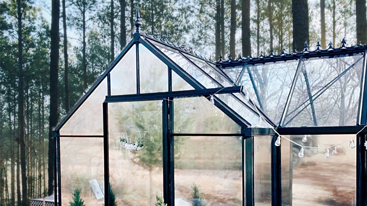 Lawrence Bed & Breakfast | Rustic Glamping Under the Stars