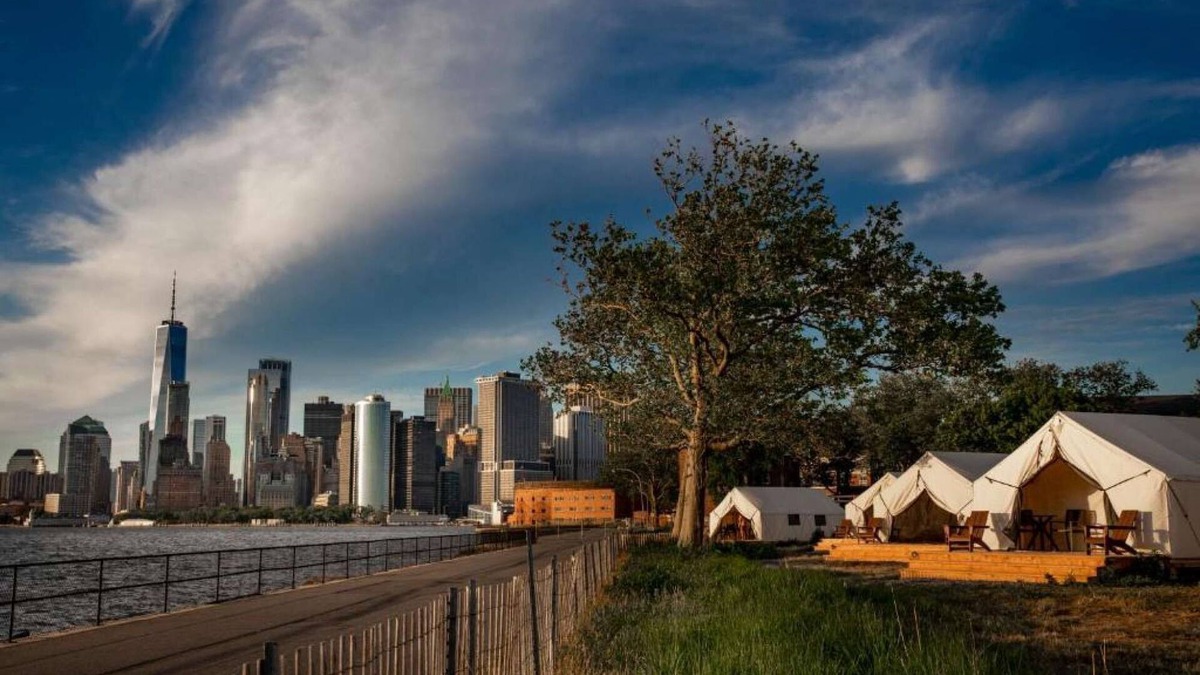 Manhattan Cabin | Rustic Glamping w/Michelin Restaurant & NYC Views