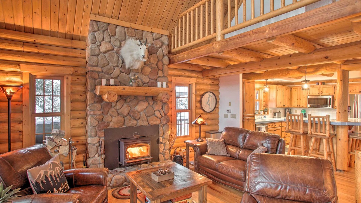 Coeur d'Alene Cabin | Rustic Gotham Bay Cabin on Lake Coeur d'Alene