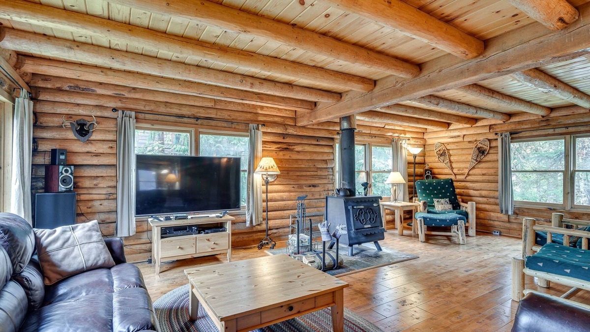 Government Camp Cabin | Rustic Government Camp Cabin w/Mountain Views!