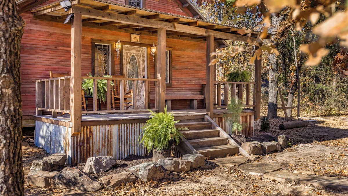 Coleman Cabin | Rustic Grace Cabin near Tishomingo, Oklahoma