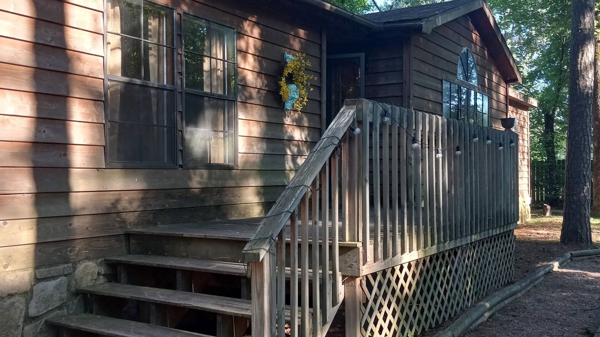 Morrilton House | Rustic Hide Away House near Petit Jean State Park!
