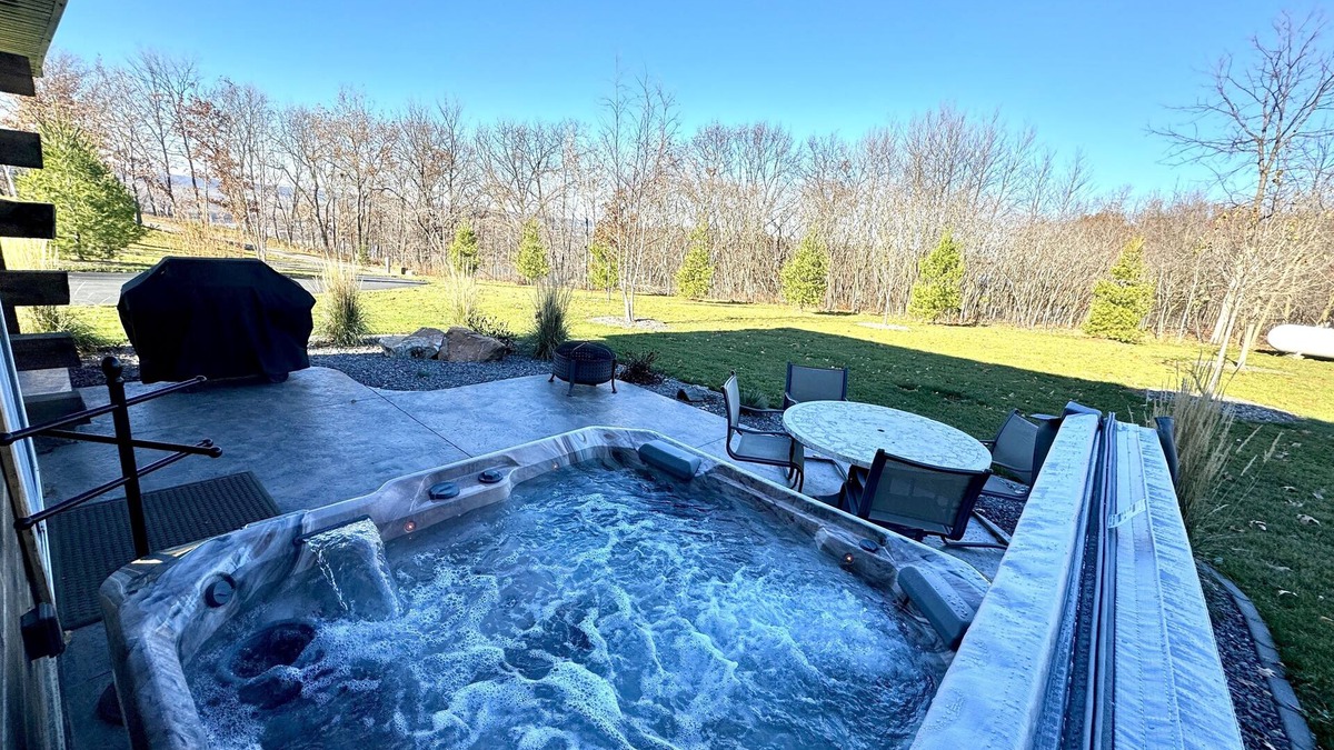 De Soto Cabin | Rustic Hideaway Sleeps 4 HOT TUB