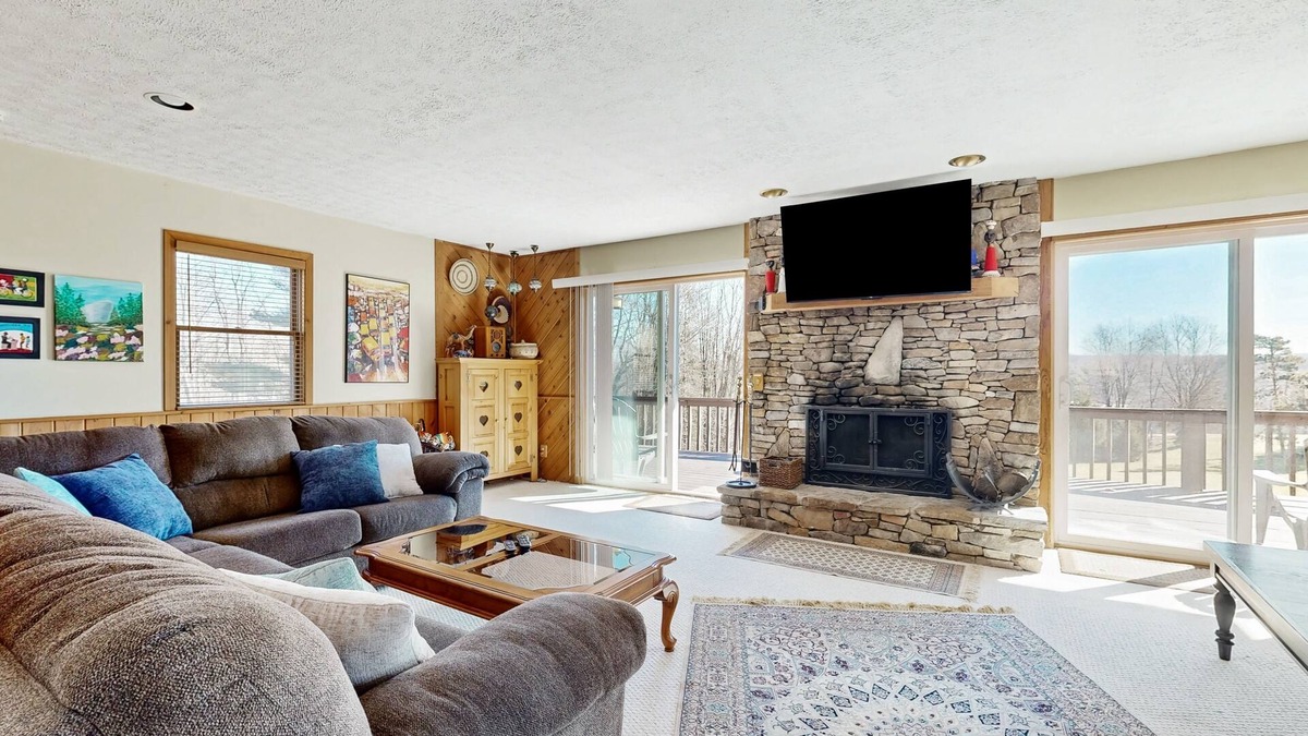 Paradise Point House | Rustic hideaway with hot tub, pool table, wood fireplace, firepit - dog-friendly