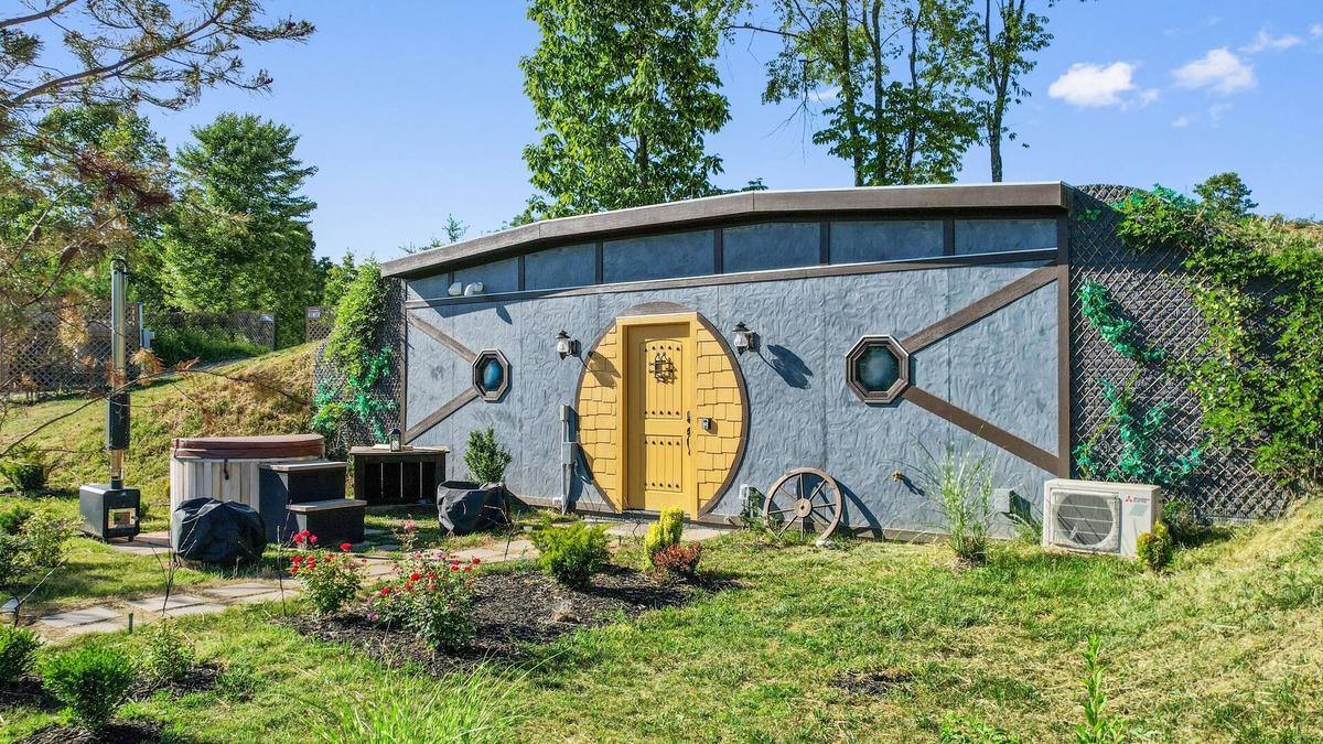 Creola Cabin | Rustic Hobbit Inspired Hocking Hills State Park 3 mi away Hot Tub Pet Friendly