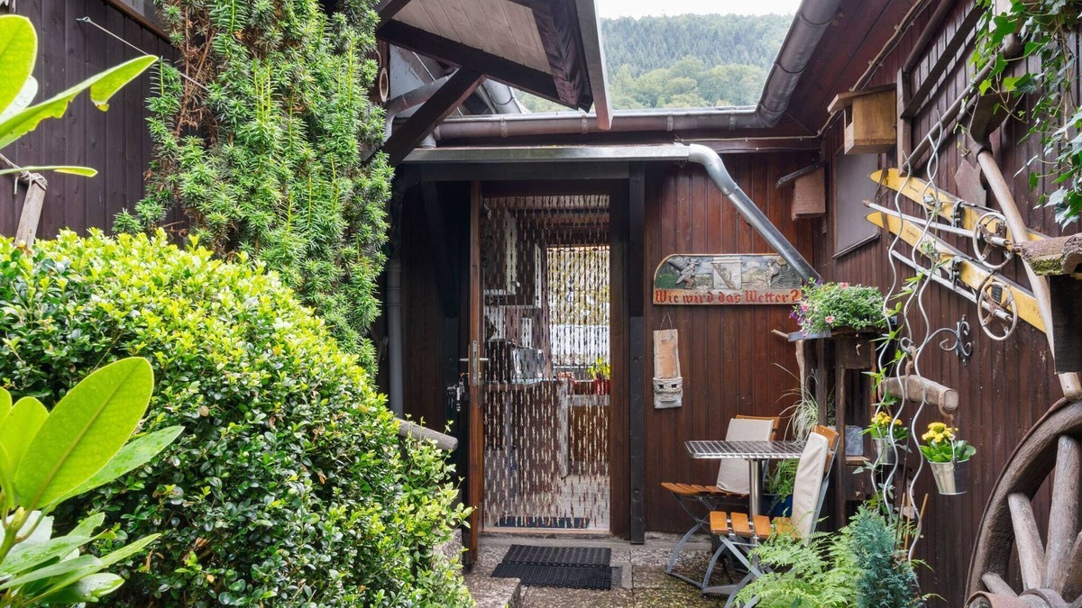 Sieber House | Rustic holiday home with balcony