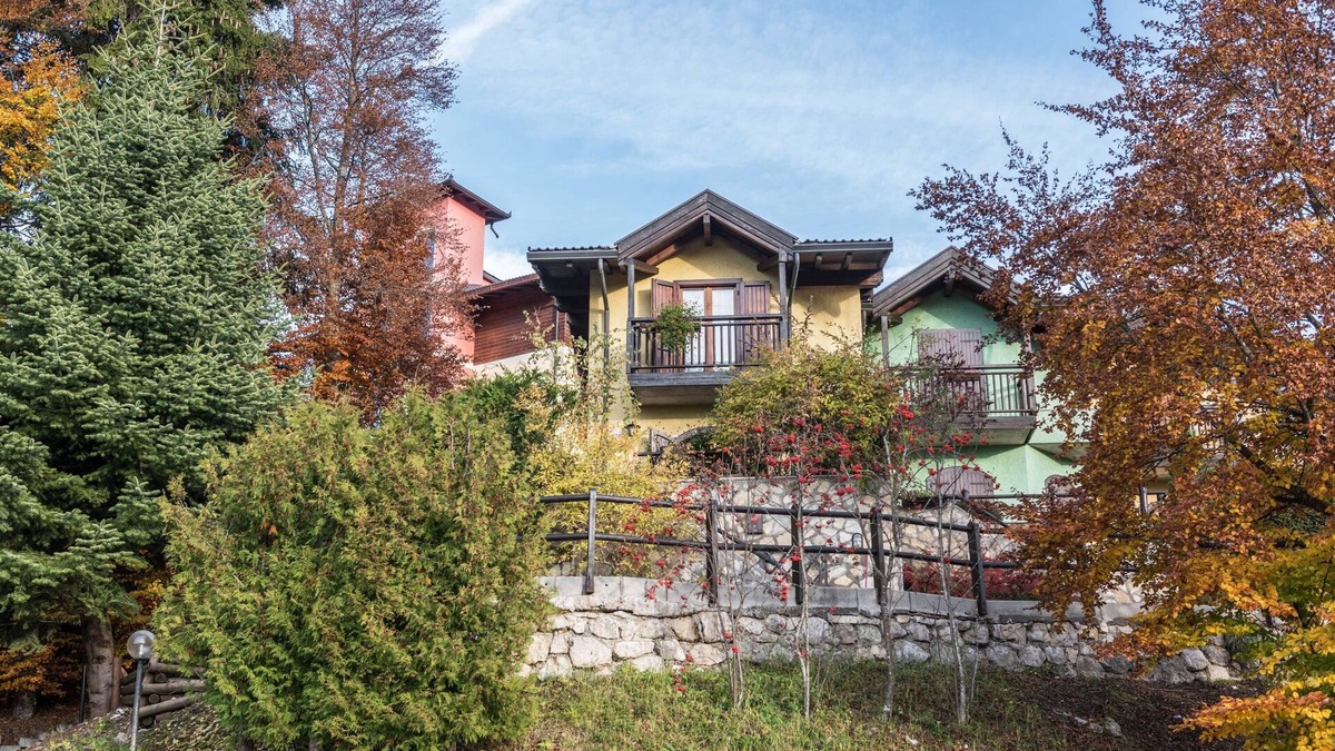 Folgaria House | Rustic Holiday Apartment “Serrada”, Mountain View, Garden and Balcony