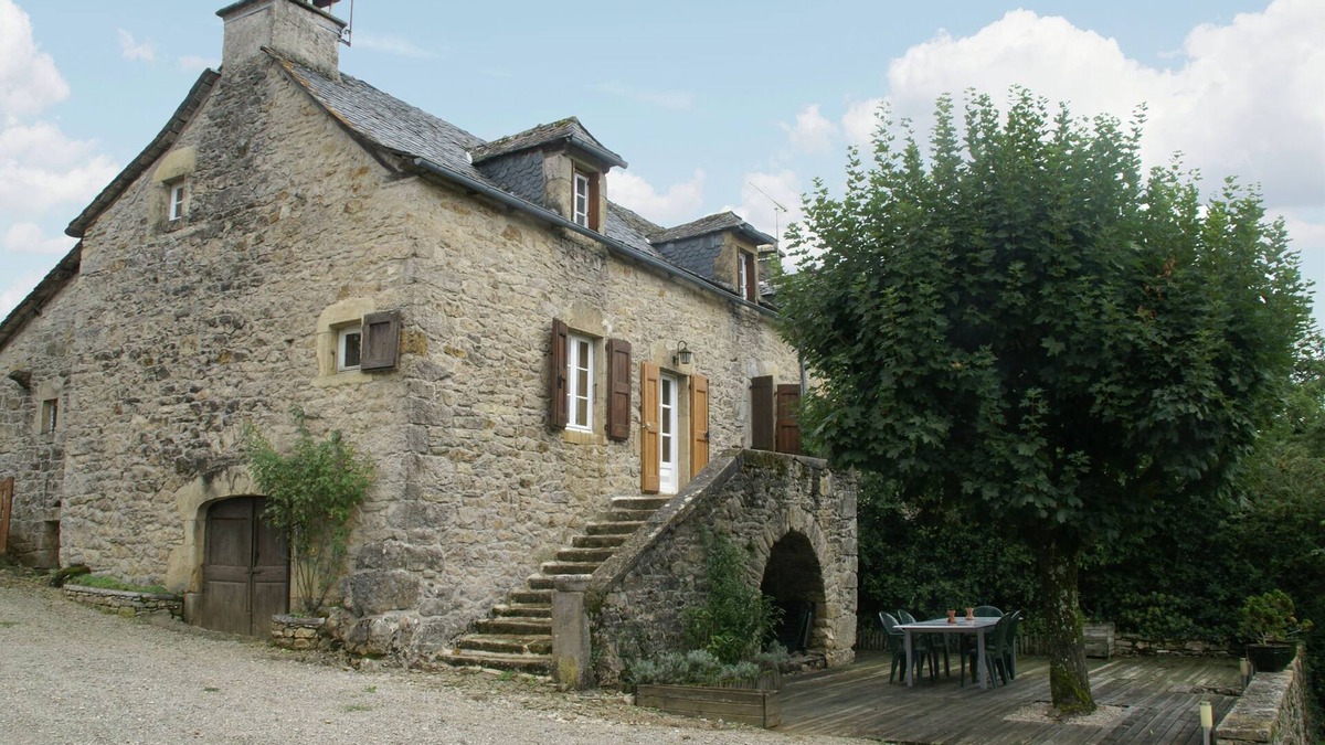 Pierrefiche House | Rustic Holiday Home in Saint-Geniez-d'Olt with a Garden