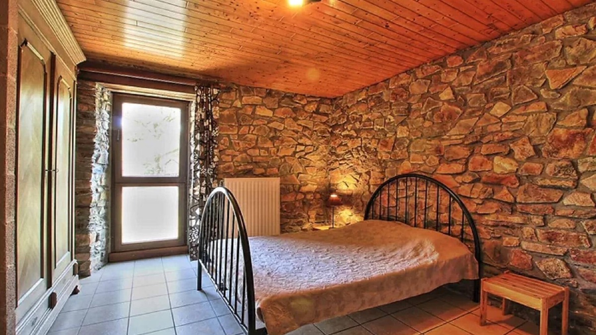 Sainte-Ode House | Rustic holiday home in Sainte-Ode with garden