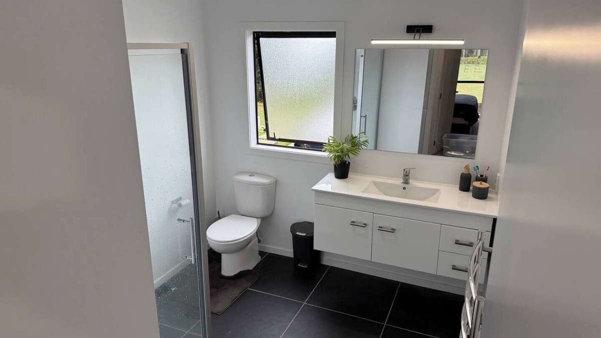 Oruanui House | rustic house in the wild. PRIVACY +