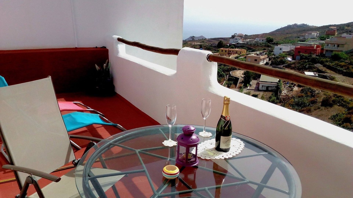Valle de San Lorenzo Apartment | Rustic housing in rural area, Duplex. South Zone. 3 rooms free WiFi.