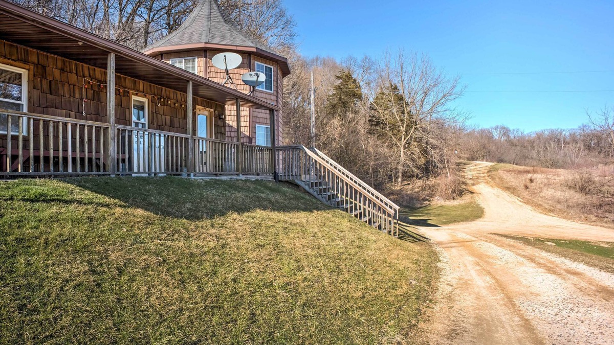 Bellevue Cabin | Rustic Iowa Cabin: 10 Mi to Maquoketa Caves