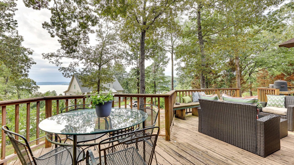 Iuka Cabin | Rustic Iuka Retreat ~ 1/2 Mi to Pickwick Lake!