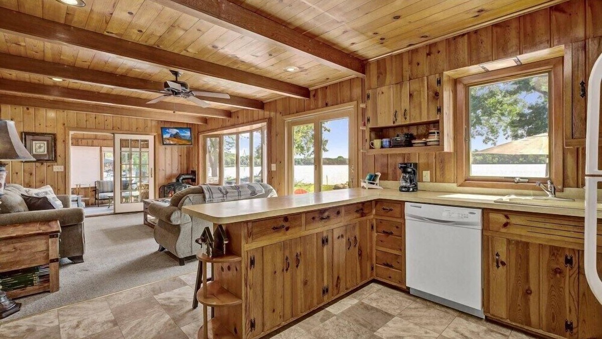 Faribault Cabin | Rustic Lake Escape at Two Oaks Cabin -Roberds Lake