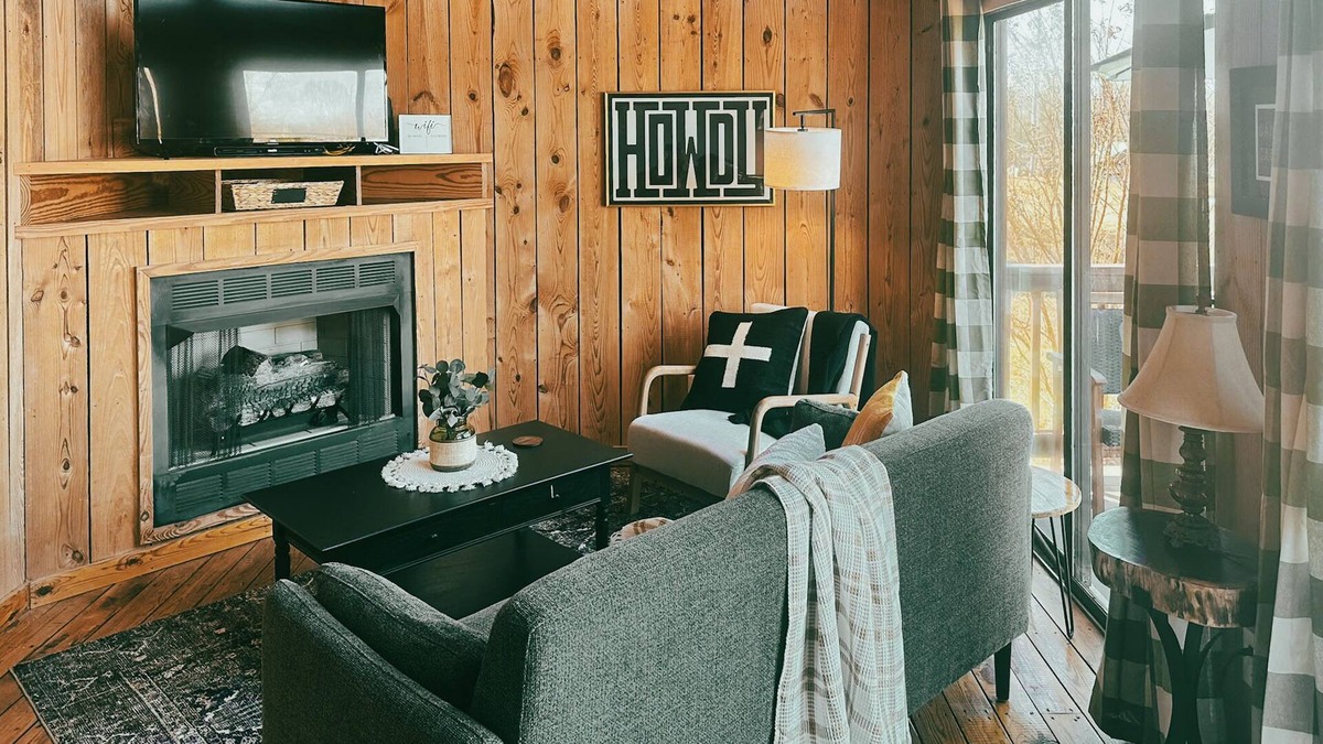 Six Mile Cabin | Rustic Lake Keowee Cabin, Perfect for Couples! Dock, Pool & Boat Slip