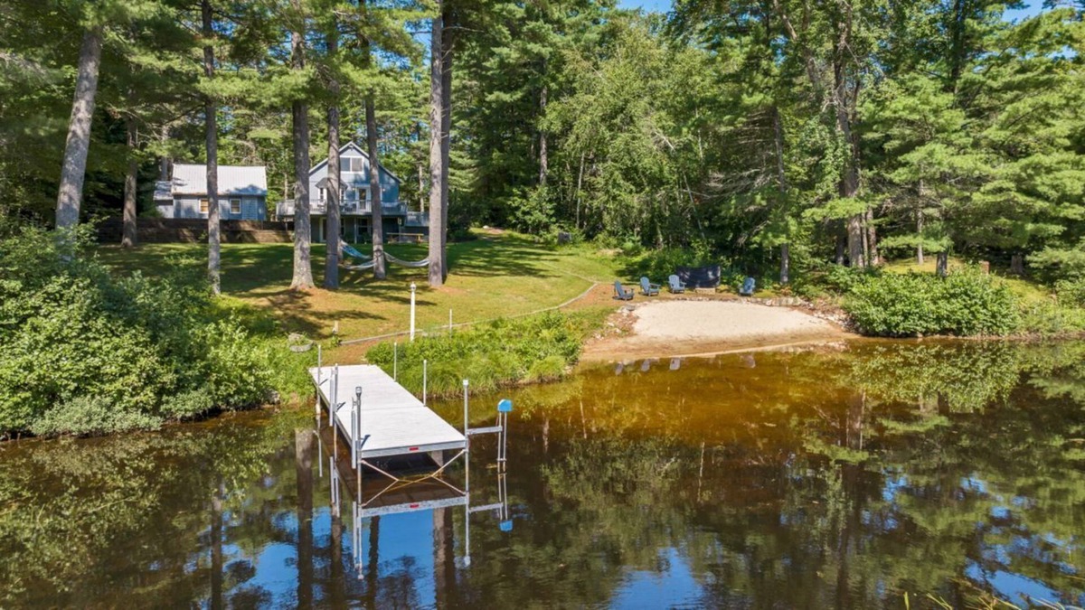 East Wakefield House | Rustic Lakefront Getaway