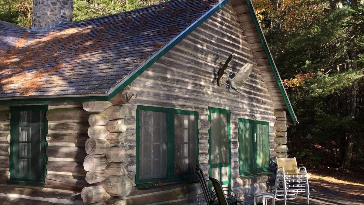 Franklin Cabin | Rustic Lakeside Cabin With Modern Conveniences.