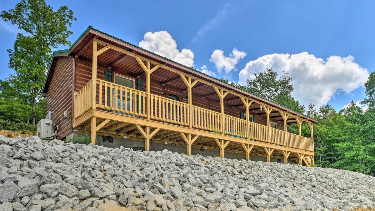 Cub Run Cabin | Rustic Lakeside Retreat w/ Fire Pit, Trails!