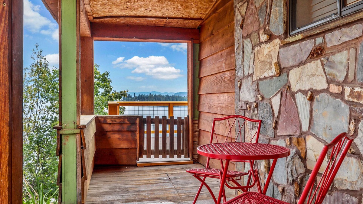 Hope Cabin | Rustic lakeview cabin w/gas grill, large deck, mountain views, W/D, wood stove